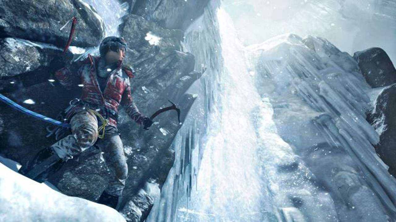 Lara incearca sa traverseze o prapastie muntoasa inzapezita in Rise of the Tomb Raider, unul dintre cele mai bune jocuri PS4 ale noastre