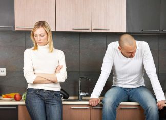 Ce il face pe un barbat sa-si paraseasca sotia pentru o alta femeie?