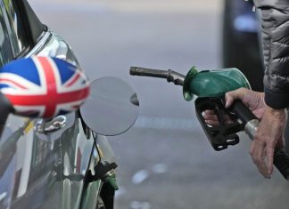 Economia Marii Britanii creste mai lent decat se astepta pe fondul crizei costului vietii