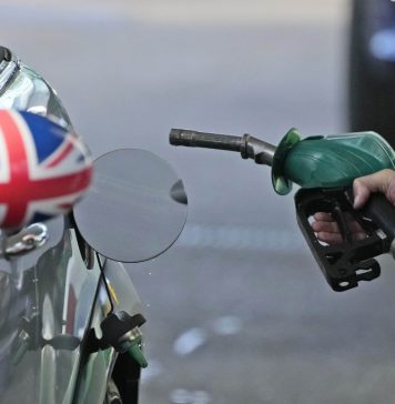 Economia Marii Britanii creste mai lent decat se astepta pe fondul crizei costului vietii