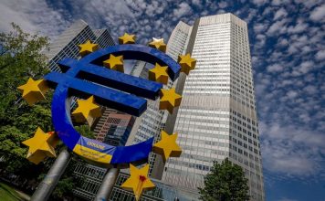 Euro scade sub paritatea cu dolarul. Care este impactul?