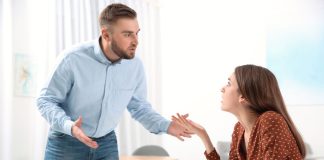 6 semne ca partenerul tau este un manipulator si doar se joaca cu emotiile tale