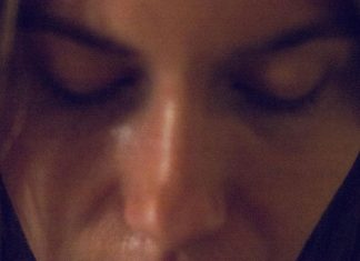 Ii pasa sau incearca sa te controleze? Aceasta este diferenta