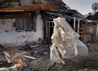 Traind intr-o mare de gunoi: romii lupta cu rasismul ecologic in Romania