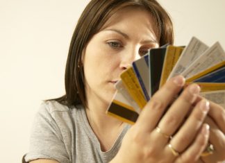 Stresat de datoria cu cardul de credit? Urmati acesti pasi pentru a o evita