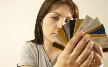 Stresat de datoria cu cardul de credit? Urmati acesti pasi pentru a o evita