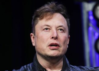 Elon Musk, noul proprietar al Twitter, tweeteaza o teorie nefondata despre atacul lui Paul Pelosi