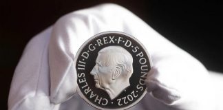 Au aparut primele monede cu portretul Regelui Charles de 50 pence