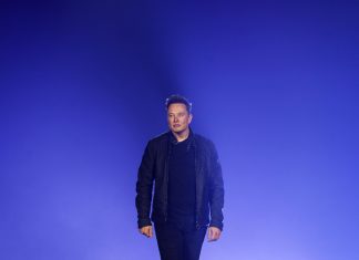 Musk a devenit moderator sef al platformei Twitter