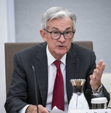 Powell se confrunta din nou cu presiuni politice, in timp ce grijile cresc cu privire la economie
