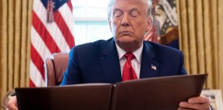 Va candidat Trump din nou, doar pentru a nu ajunge la inchisoare?