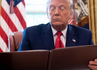 Va candidat Trump din nou, doar pentru a nu ajunge la inchisoare?