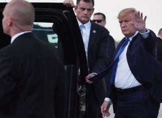 Trump vorbeste despre iertarea dupa revocarea acestuia fortata din functia de presedinte