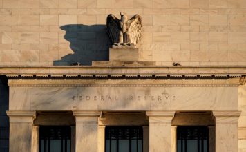 2 oficiali ai Rezervei Federale spun ca cresterea brusca a randamentelor obligatiunilor ar putea permite bancii centrale sa lase ratele neschimbate