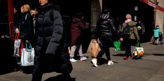 Companiile cresc preturile, protejand profiturile, dar contribuind la inflatie