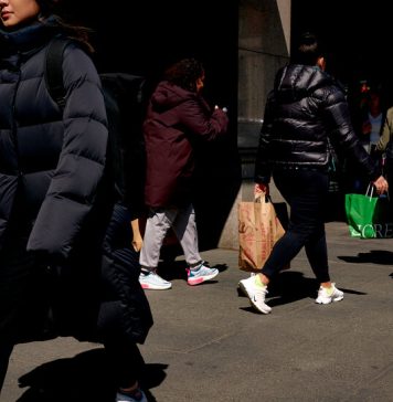 Companiile cresc preturile, protejand profiturile, dar contribuind la inflatie