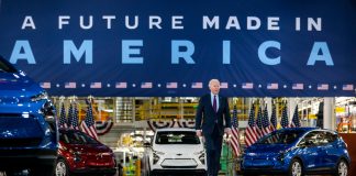 Confruntarea cu privire la lucratorii din domeniul vehiculelor electrice reprezinta un risc pentru Biden
