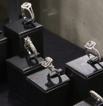 Cum inelele de logodna explica ce se intampla in economie