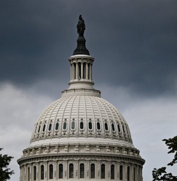 Datoria nationala a SUA depaseste pentru prima data 32 de trilioane de dolari