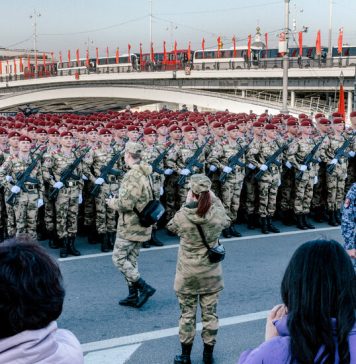 Economia Rusiei este din ce in ce mai structurata in jurul razboiului sau din Ucraina
