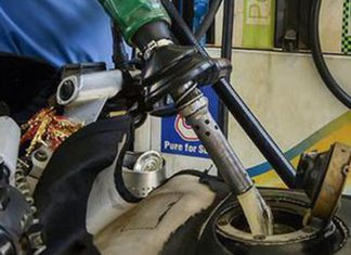 Este putin probabil ca preturile la benzina si motorina sa creasca, in ciuda costurilor intarite ale materiilor prime