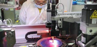 Fabricile pot parasi China, dar legaturile comerciale sunt mai puternice decat par
