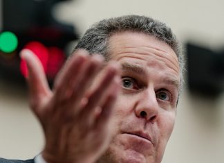 Faceti cunostinta cu omul care face sa tremure marile banci