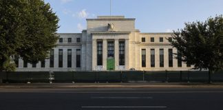 Fed este in contradictie cu ea insasi. Aceasta este o caracteristica, nu o eroare