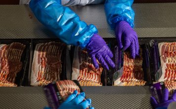 Industria carnii de porc se lupta cu biciul regulamentelor de schimbare