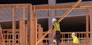 Industria imobiliara il indeamna pe Powell sa nu mai creasca ratele dobanzilor