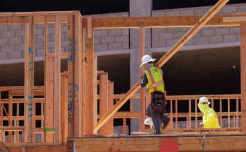 Industria imobiliara il indeamna pe Powell sa nu mai creasca ratele dobanzilor