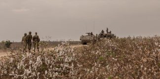 Israelul ordona „asediul complet” al Gazei, iar Hamas ameninta cu uciderea ostaticilor