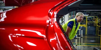 Lucratorii auto nonsindicali urmaresc UAW