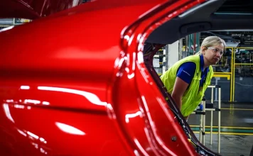 Lucratorii auto nonsindicali urmaresc UAW