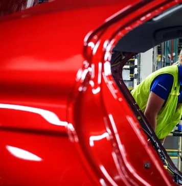 Lucratorii auto nonsindicali urmaresc UAW