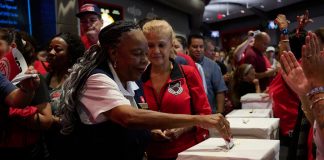 Lucratorii din domeniul ospitalitatii din Las Vegas autorizeaza greva in statiunile majore
