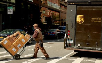 Lucratorii UPS autorizeaza sindicatul Teamsters sa declanseze greva