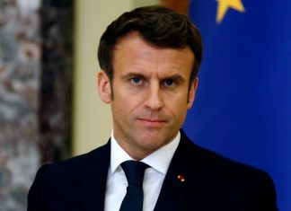 Macron: Liderul francez lovit de proteste si Covid