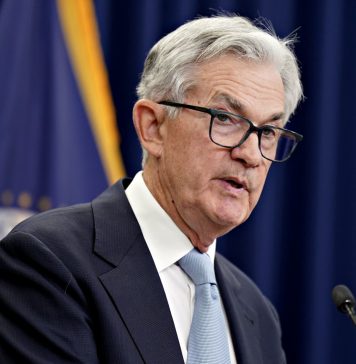 Oficialii Fed vad ca politica „restrictiva” ramane in vigoare pana cand inflatia se atenueaza