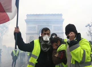 Protestatarii „vestelor galbene” din Franta sfideaza guvernul