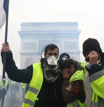 Protestatarii „vestelor galbene” din Franta sfideaza guvernul