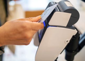 Ratele dobanzilor si comisioanele sunt sub tirul focului pe masura ce datoria de card de credit depaseste 1 trilion de dolari