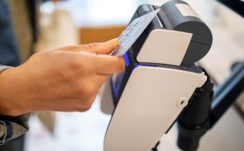 Ratele dobanzilor si comisioanele sunt sub tirul focului pe masura ce datoria de card de credit depaseste 1 trilion de dolari