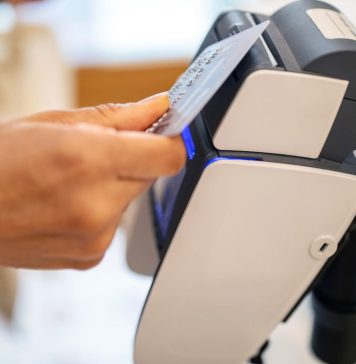 Ratele dobanzilor si comisioanele sunt sub tirul focului pe masura ce datoria de card de credit depaseste 1 trilion de dolari