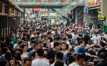 Revenirea Chinei esueaza, impiedicata de datorii si exporturi slabe