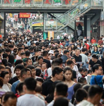 Revenirea Chinei esueaza, impiedicata de datorii si exporturi slabe