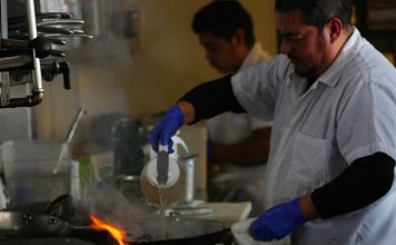 Sfidand industria, legislatorii din California voteaza pentru formarea alimentara platita de angajator