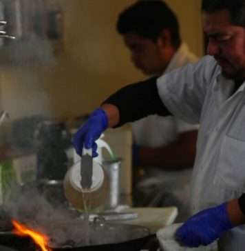 Sfidand industria, legislatorii din California voteaza pentru formarea alimentara platita de angajator