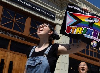 Sindicatul Starbucks planuieste sa intre in greva din cauza Lunii Mandriei si a practicilor de munca