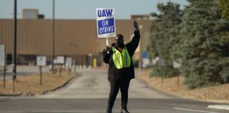 Soferii si dealerii ar putea simti in curand impactul grevelor UAW